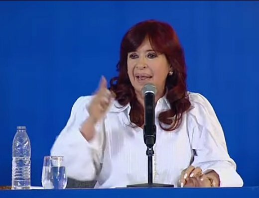 Cristina Kirchner dedo