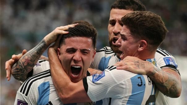 Enzo Fernández Julián Álvarez Selección Argentina