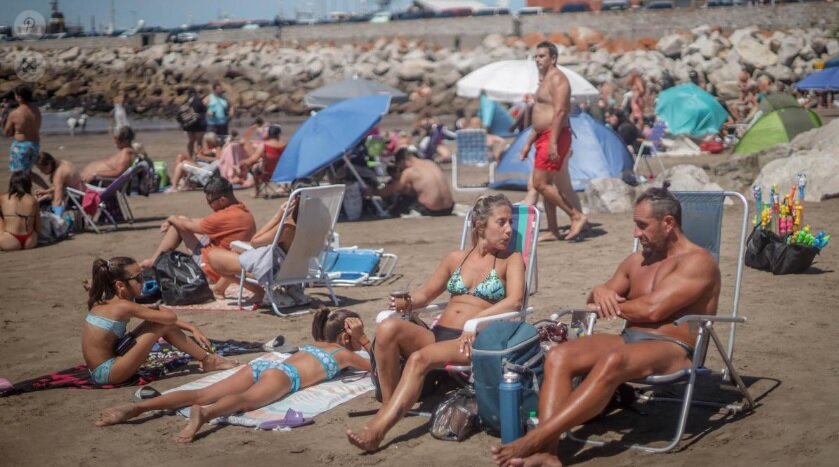 turismo playa verano turistas calor mar del plata