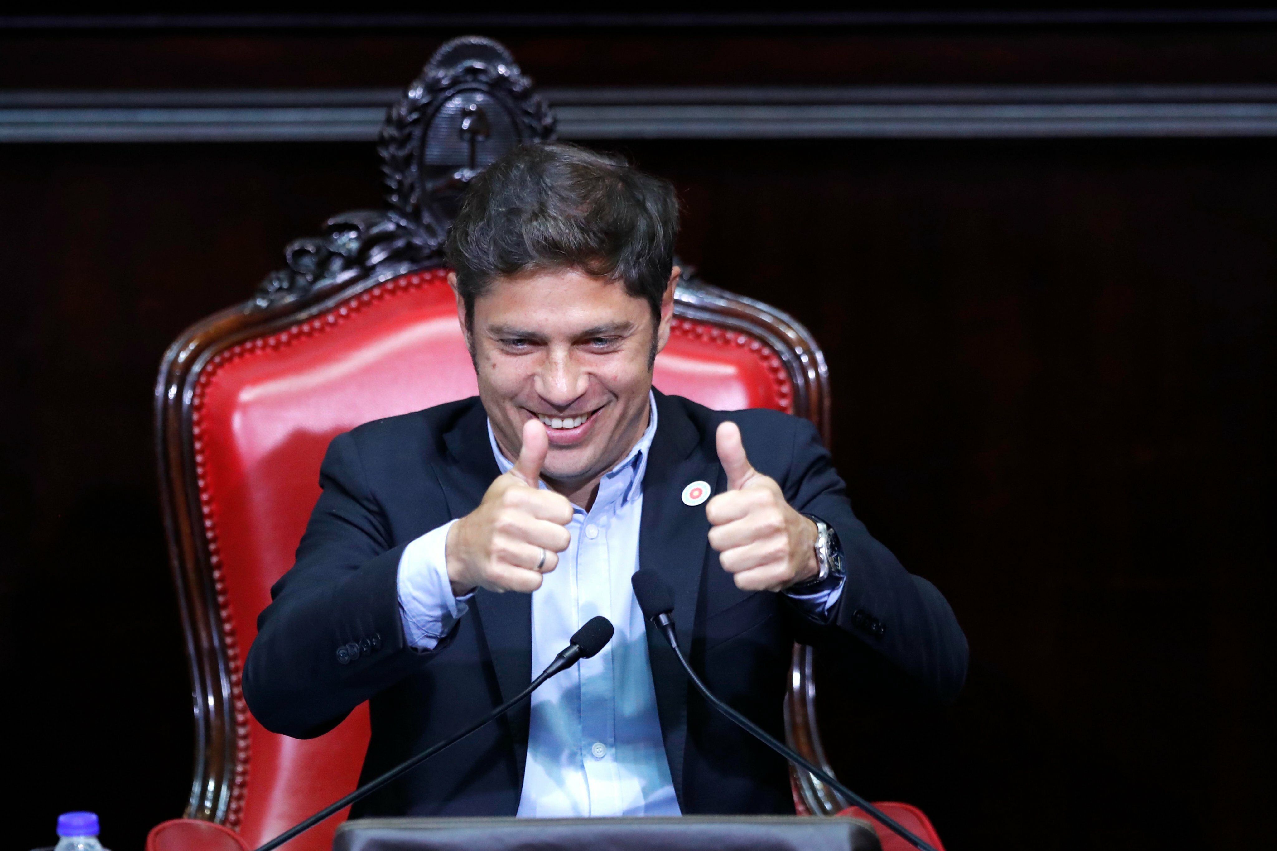 Axel Kicillof pulgares